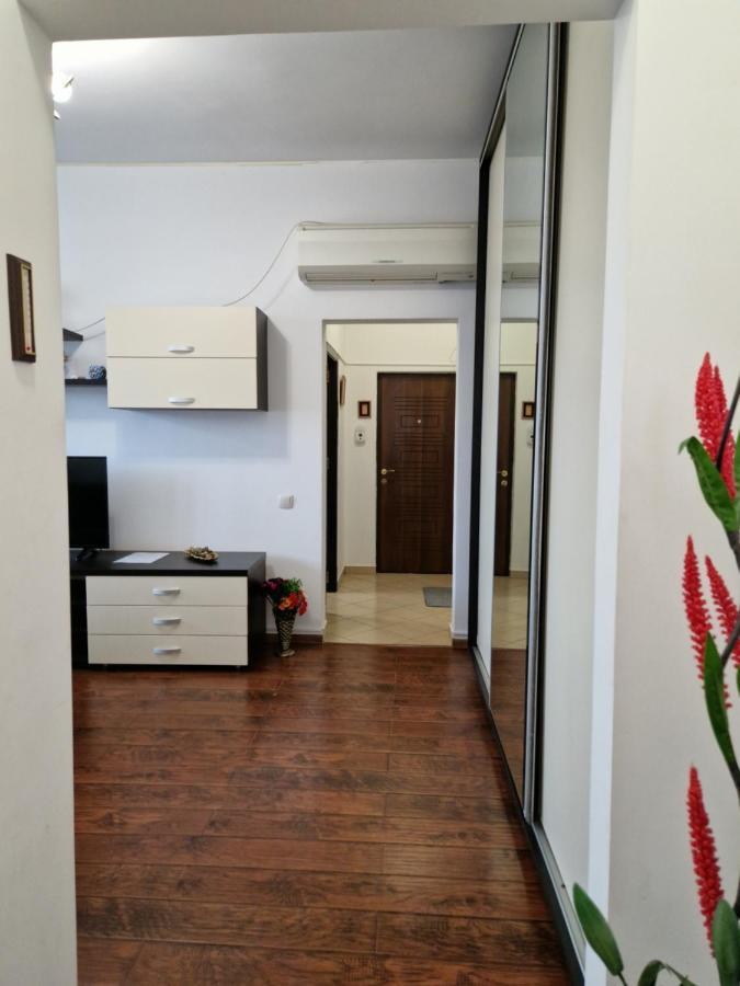 Charming Apartment With Private Terrace Bucarest Exterior foto